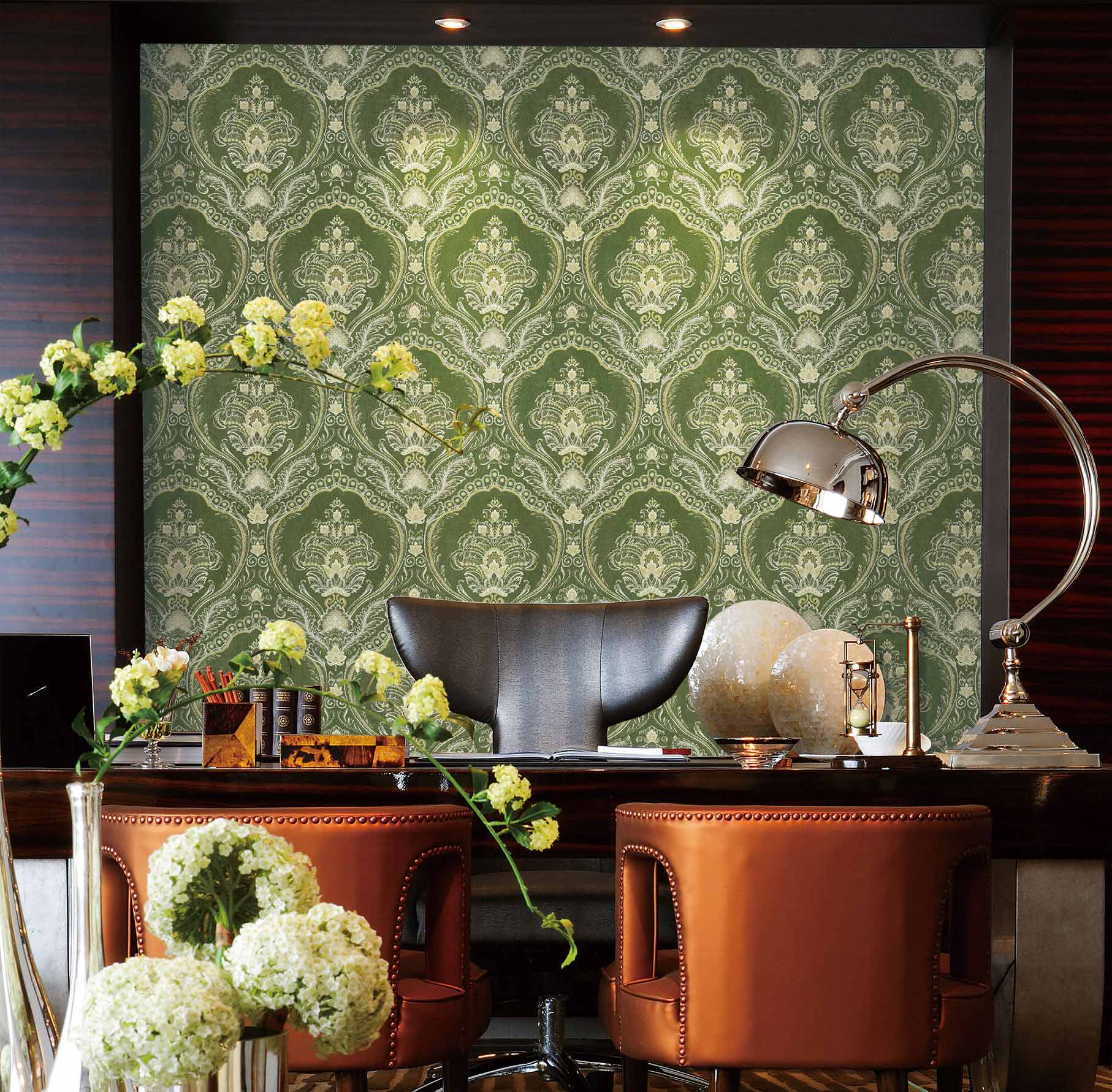 以经线,纬线织出形色各异的图案,七特丽公司推出的雪尼尔提花墙布